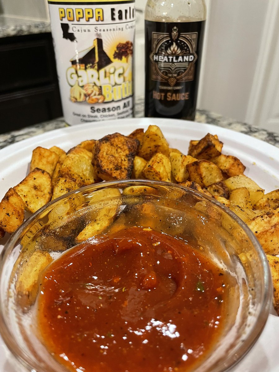 🚨SNACK ATTACK!
Air Fried Potatoes!!
SO damn good! 👊🏼💥
<a href="/PoppaEarles/">Poppa Earle’s</a> <a href="/TheHeatland/">The Heatland</a> 
#SpicyKetchup
#MakeItYourOwn