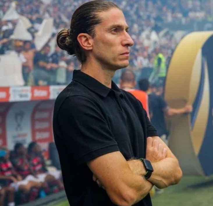 Madzart_'s tweet image. seja flamenguista doente -&amp;gt; vá para o flamengo -&amp;gt; ganhe 10 títulos -&amp;gt; aposente no flamengo pq não quer jogar em outro time -&amp;gt; vire técnico do flamengo -&amp;gt; ganhe a copa do Brasil, Libertadores e tenha o Brasileirão encaminhado tudo no seu primeiro ano sendo técnico 

filipe luis.