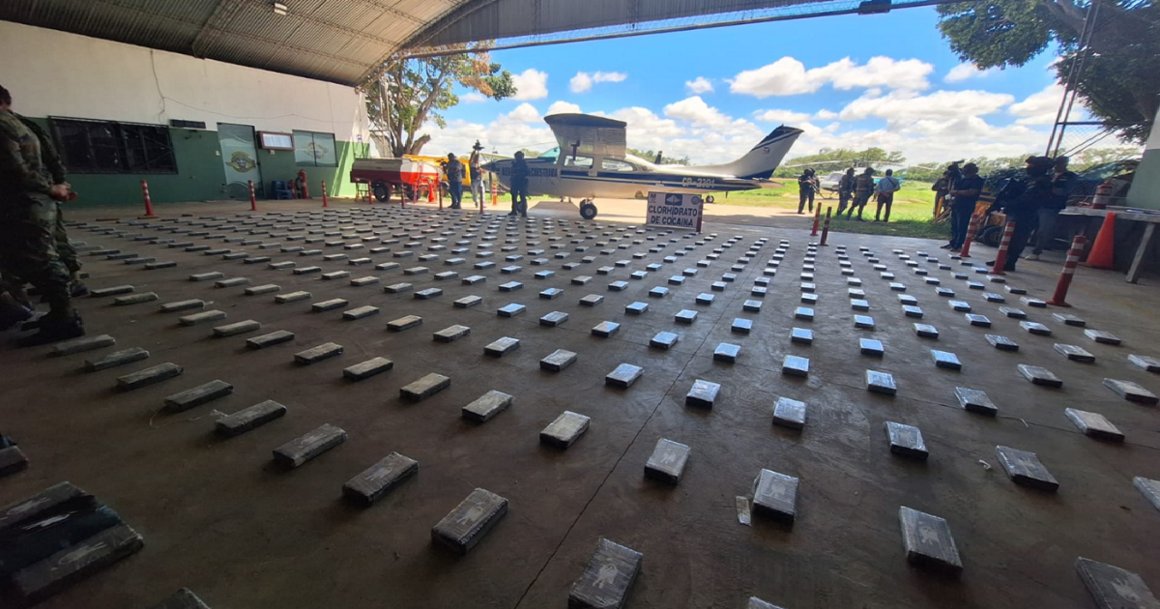 Bolivia: Felcn seized nearly 500 kg of high-purity cocaine in San Matías near a clandestine airstrip, over a four-day operation. During the raid, authorities also confiscated a light aircraft and apprehended two Brazilian nationals, while others escaped under gunfire.