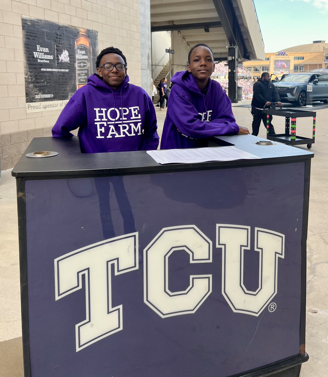 HopeFarmInc's tweet image. We’re incredibly grateful to @tcuathletics for allowing Hope Farm to serve at the home football games this season! 💜🐸 Thank you, TCU, for opening the door for our boys to shine! 🏈✨