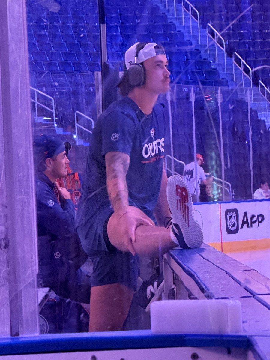Oilers1827's tweet photo. Love this kid!  🥊 https://t.co/Zv1kFfi9Sw