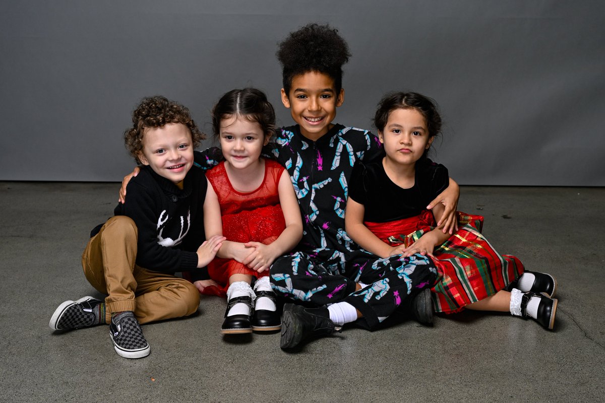 HelpPortraitVan's tweet image. Nely and her kids were absolutely adorable. Four kids including triplets! We were so happy to have her and her children come in this morning. #helpportrait #ugm @ugmvancouver