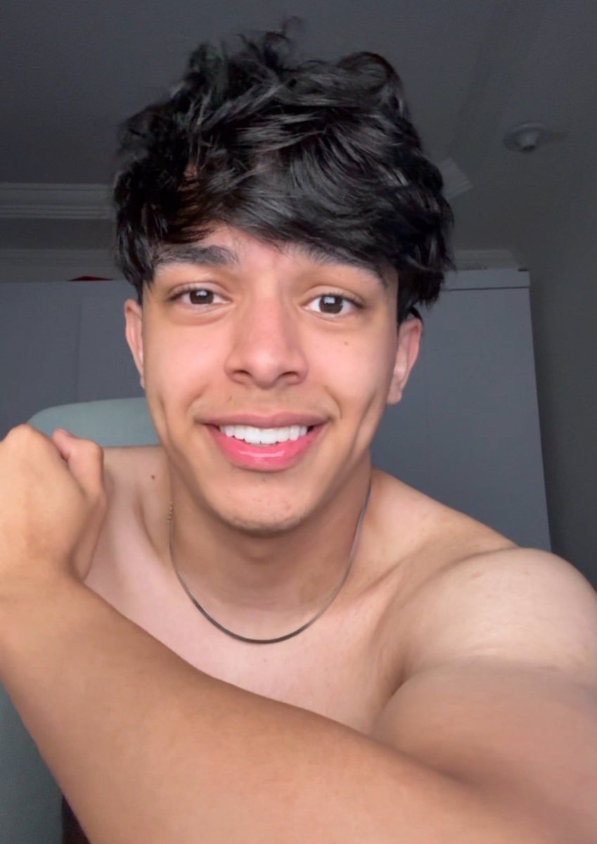 Coitado!

Davyn Silva, influencer autista famoso pelo seu conteúdo adulto, revela banimento do Grindr:

"estou chorando muito!! e agora? onde eu vou achar homens para me relacionar?? era o único lugar que tinha gente que me queria"