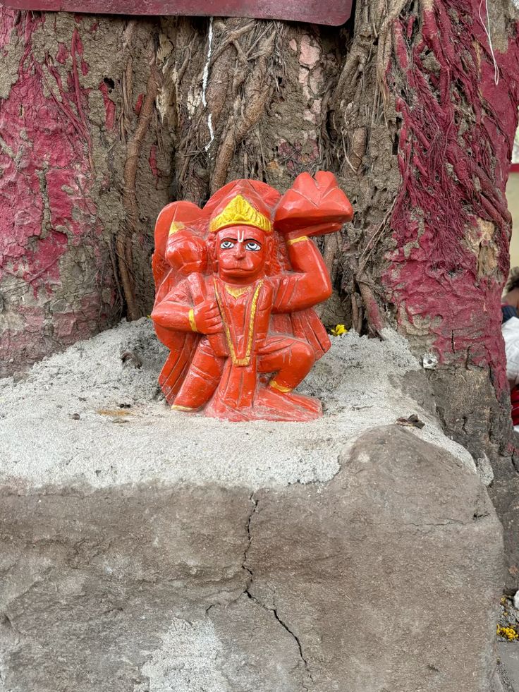 raani_purohit's tweet image. महावीर चिरंजीवी तुम रक्षक काहू को डरना 🚩