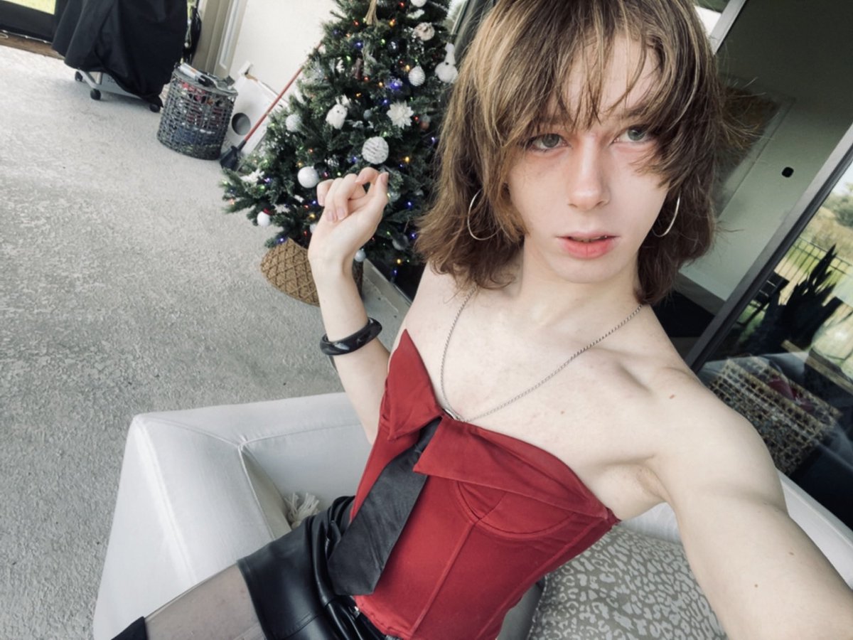 weirdrandomguy5's tweet image. hallllooooo :3 #twink #femboy #crossdresser