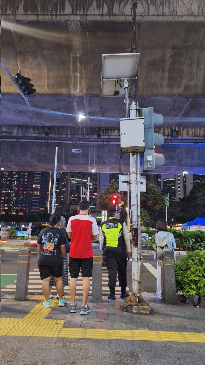 005zip's tweet image. After work.