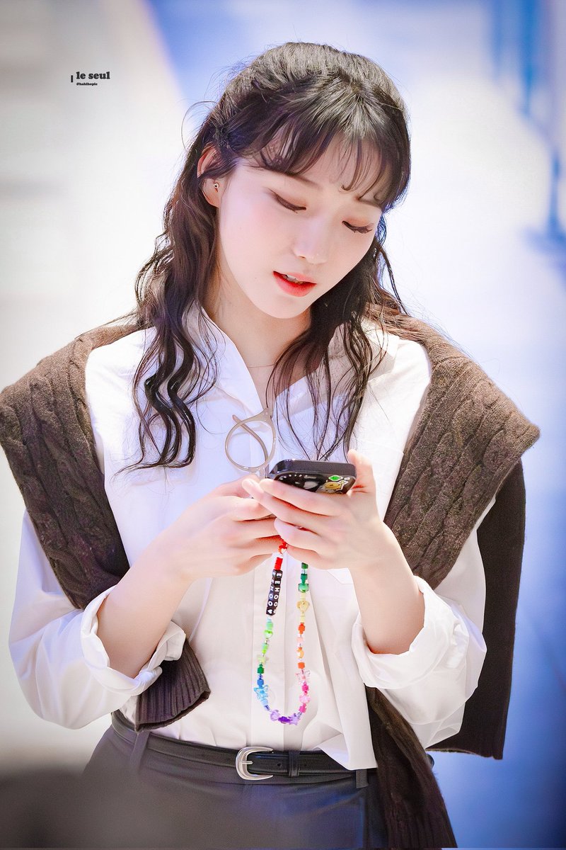 okKC3O's tweet image. 1년 만에 우연히 다시 마주친 첫사랑 선배
여름이었다부터 겨울이었다까지 。。。