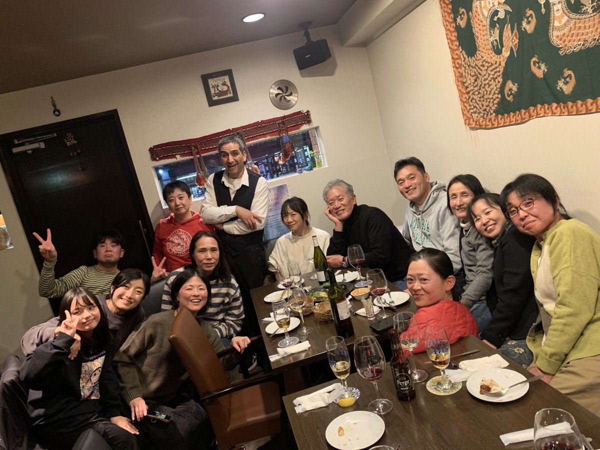 mama930's tweet photo. 昨日は、合気道お稽古後、高橋佳三先生の身体運用講習会➕門人フェティさんのトルコ料理🇹🇷のお店で打ち上げ。仙骨・ハムストリングス・前鋸筋、前にコロコロ・四つん這いなど、頭も身体もフルスロットル。美味しいトルコ料理でお喋り・舌・お腹もフルスロットル。高橋先生、有難うございました！ https://t.co/Du0FmFfVJT