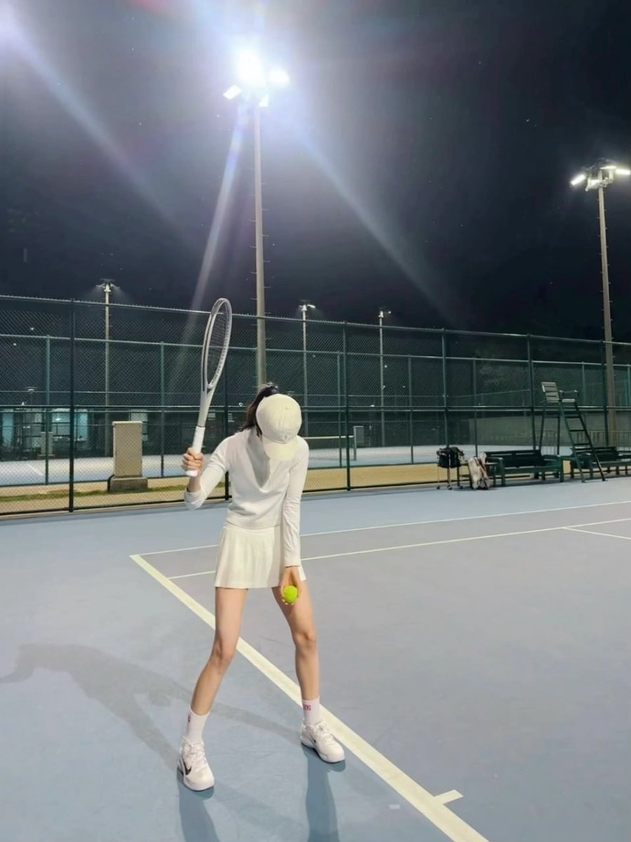 Elenai789's tweet photo. Serving up dreams under the stars 🌟🎾 #TennisNight https://t.co/YoHLHSGJCL