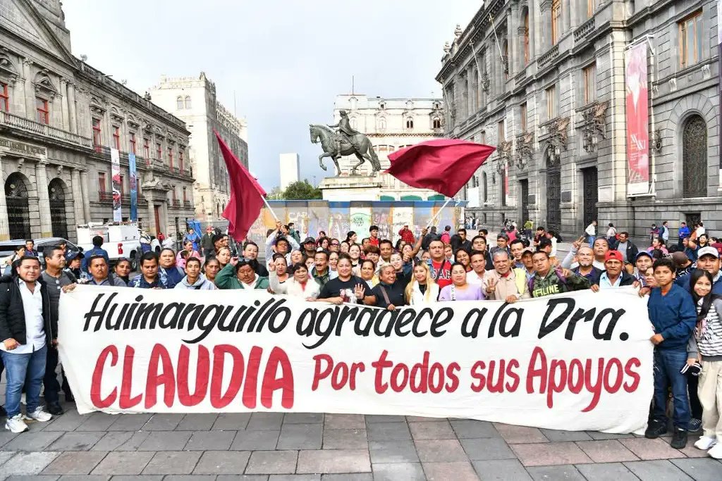 ReporteTab's tweet image. La chocada se dejará sentir en el Zócalo apoyando a @Claudiashein

Más de 10 mil tabasqueños asistirán  a celebrar los siete años de la Cuarta Transformación, el próximo 6 de diciembre, en el zócalo de la CDMX, estimó el secretario de Gobierno José Ramiro López Obrador