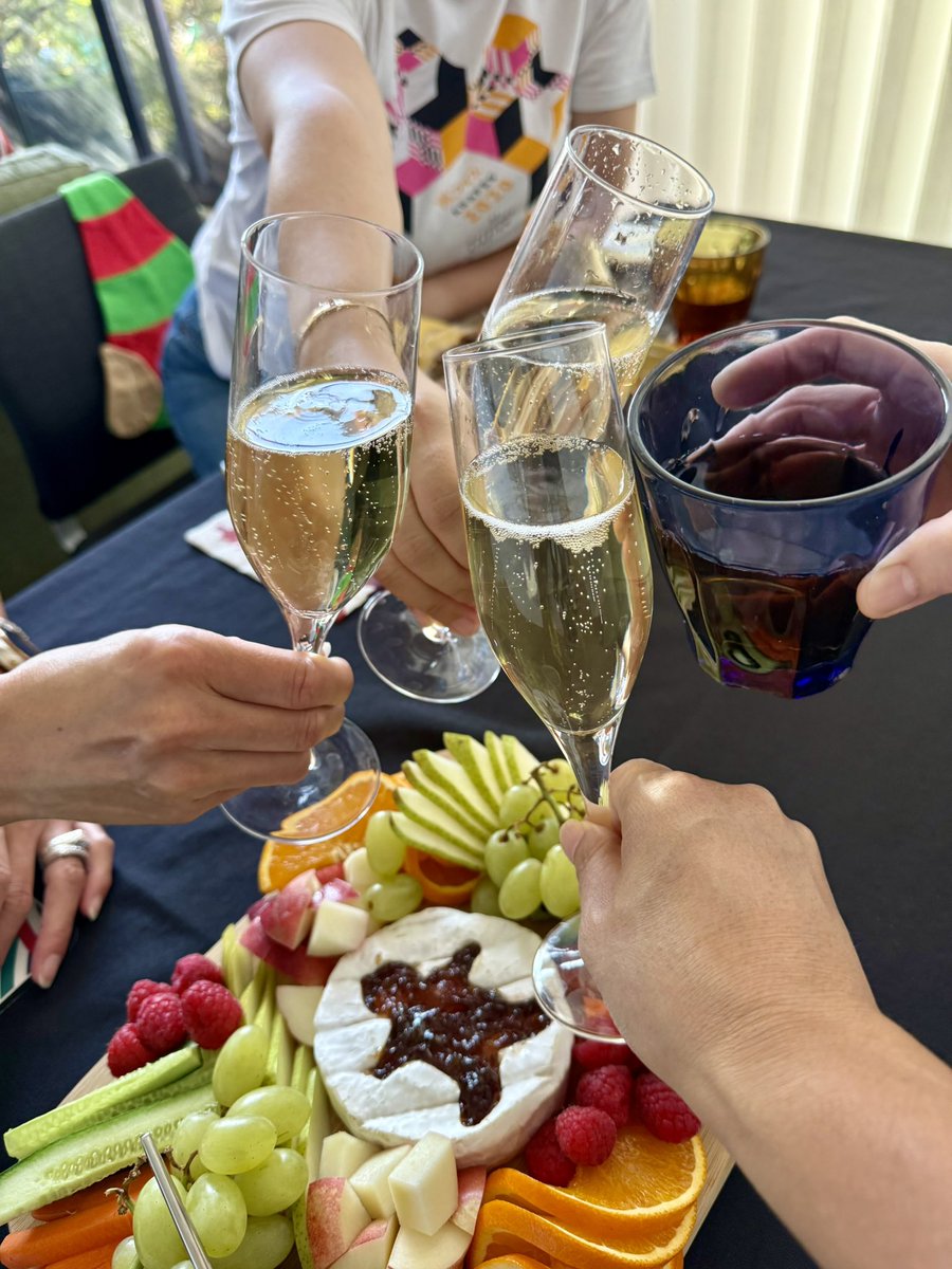 riesria's tweet image. 昨日は嵐会でクリスマスパーティー🎄
今年も楽しく過ごせたことに感謝、コンサート当選祈願も込めてかんぱーい🥂