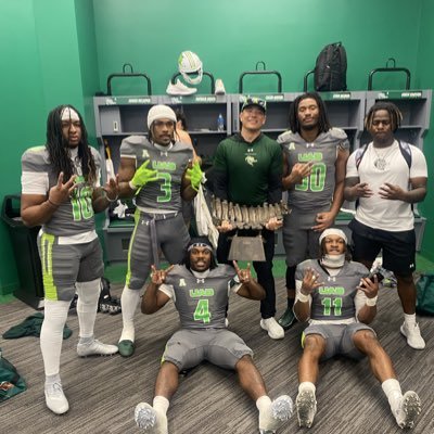 Amari_Brundidge's tweet image. I love @UAB_FB, my city and my rb room. Thank you @Alex_Mortensen_ and @CoachD_Mitch and many more!! We got a road win and I can't wait to live the dream of next year. I'm honored to wear the Green and Gold and look forward to carries for Birmingham/205.