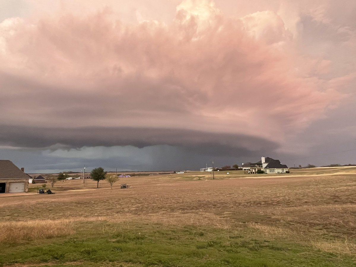 ChrisCary234's tweet image. Colder air has almost made it here in Central Texas and it will be fireplace weather tomorrow! Looking at the storms north/northwest towards Hillsboro and Whitney Texas. 
@MattHinesTX 
@JoshJohnsWx 
@ConleyIsom 
@spann