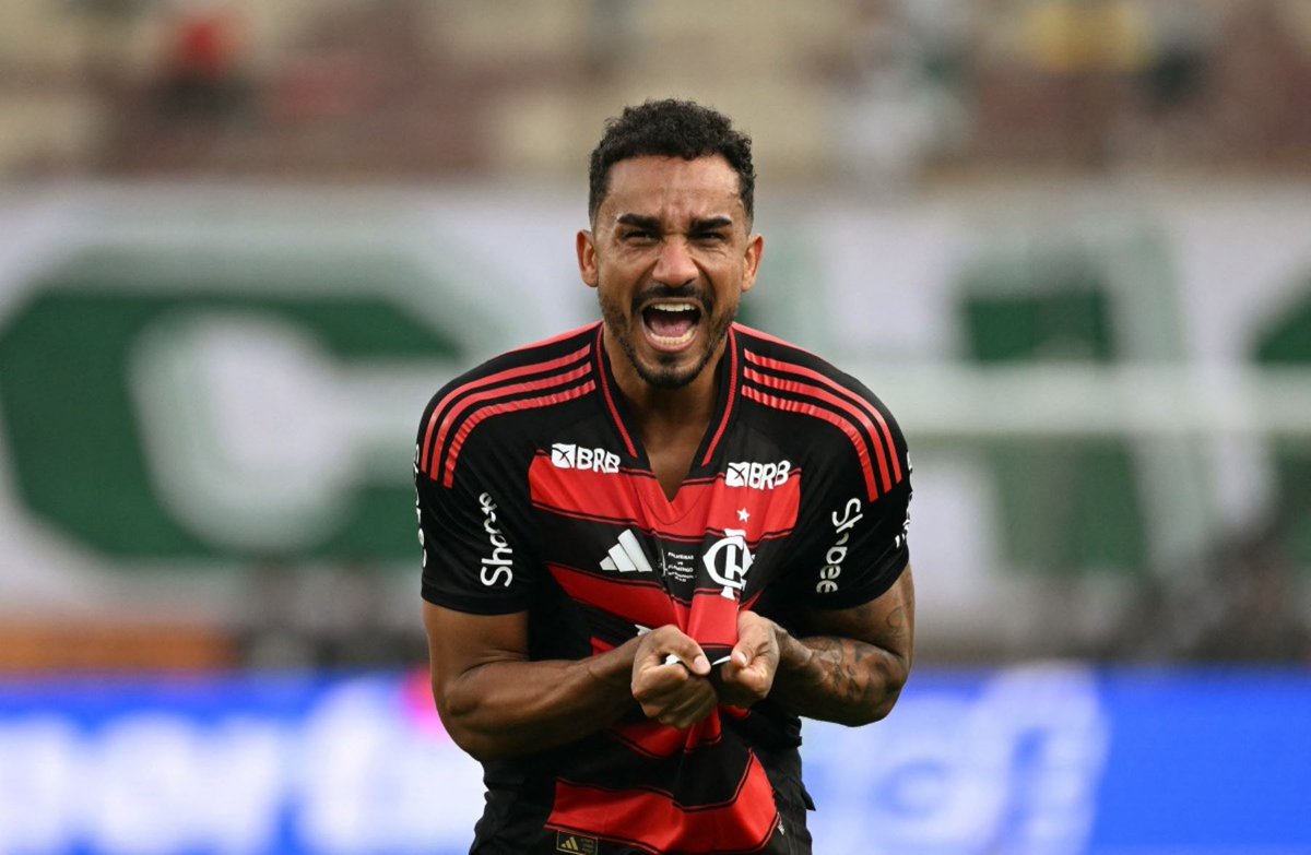 Agencia_Andina's tweet photo. 📸 Flamengo es campeón de la Copa Libertadores 2025 tras vencer 1-0 a Palmeiras en el Estadio Monumental. Mira la galería completa aquí 👉 https://t.co/HjOeTYGTxf 

Foto: AFP https://t.co/YmCMSwEweO