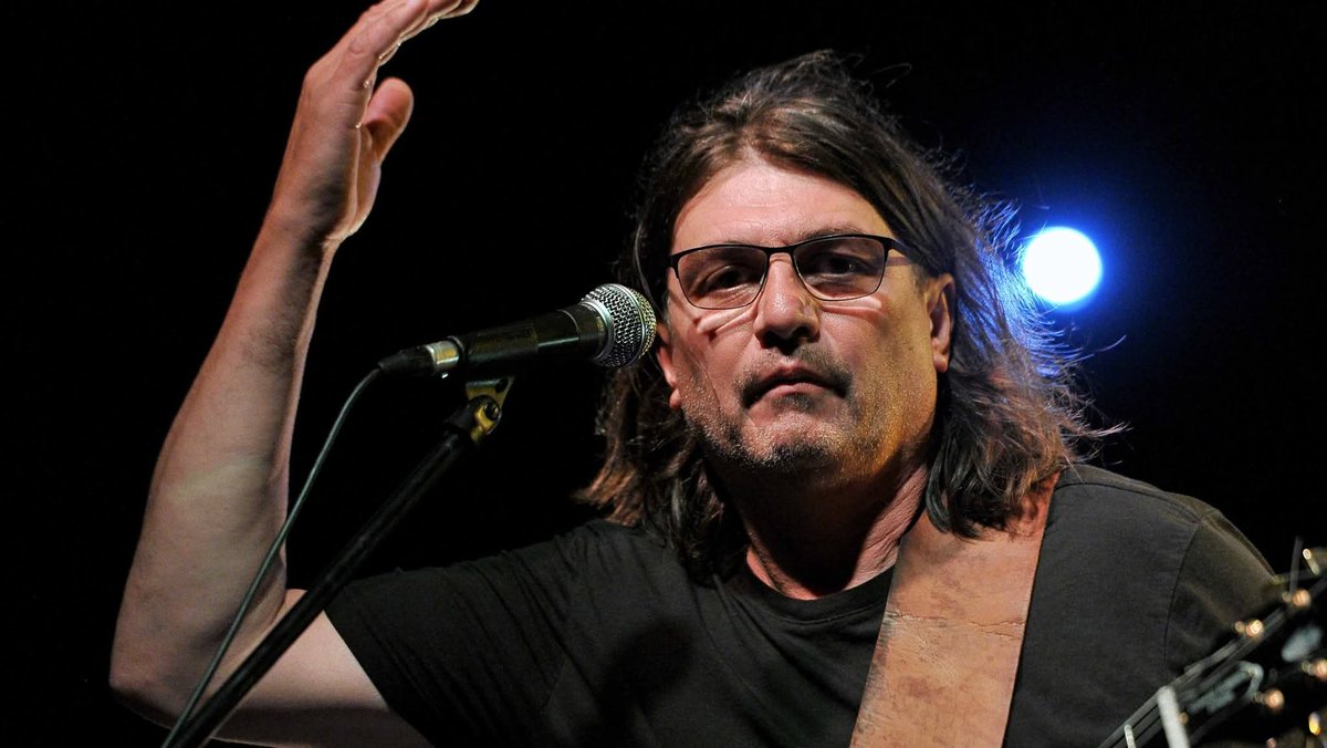 „Na teritoriju bivše Jugoslavije rat je poslužio da se izvrši kontrarevolucija i da na vlast dođu domaći izdajnici. Ja sam tako učio u osnovnoj školi… Ovo sad sve što je na vlasti na teritoriju bivše SFRJ su domaći izdajnici, a odlika domaćih izdajnika je prodaja zemlje