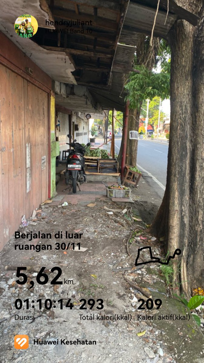 Baca buku dua lempir lanjut jogging. 😁