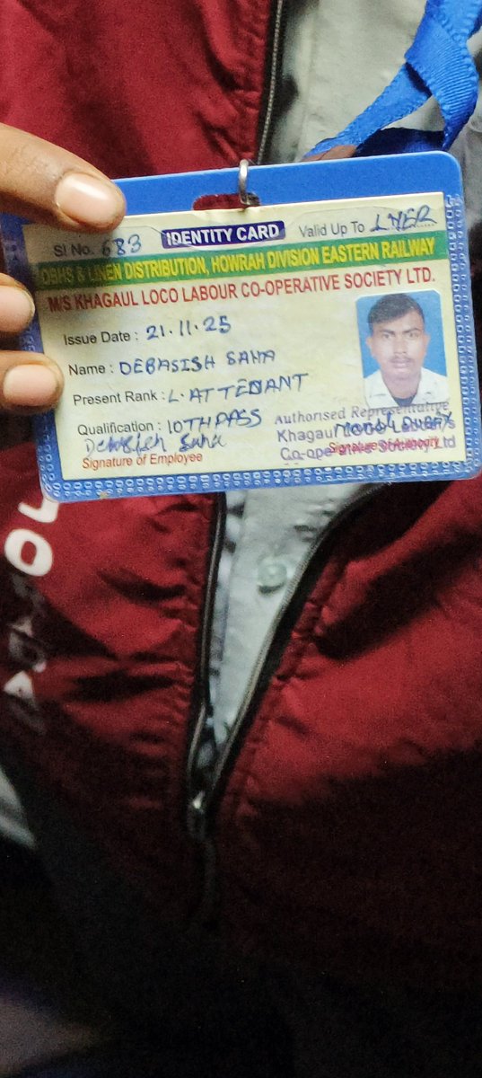 adityasing76380's tweet photo. My wife's phone and purse has stolen from train pnr no is 6159350894 
@RailwaySeva @RailMinIndia https://t.co/CtedTgeWWD