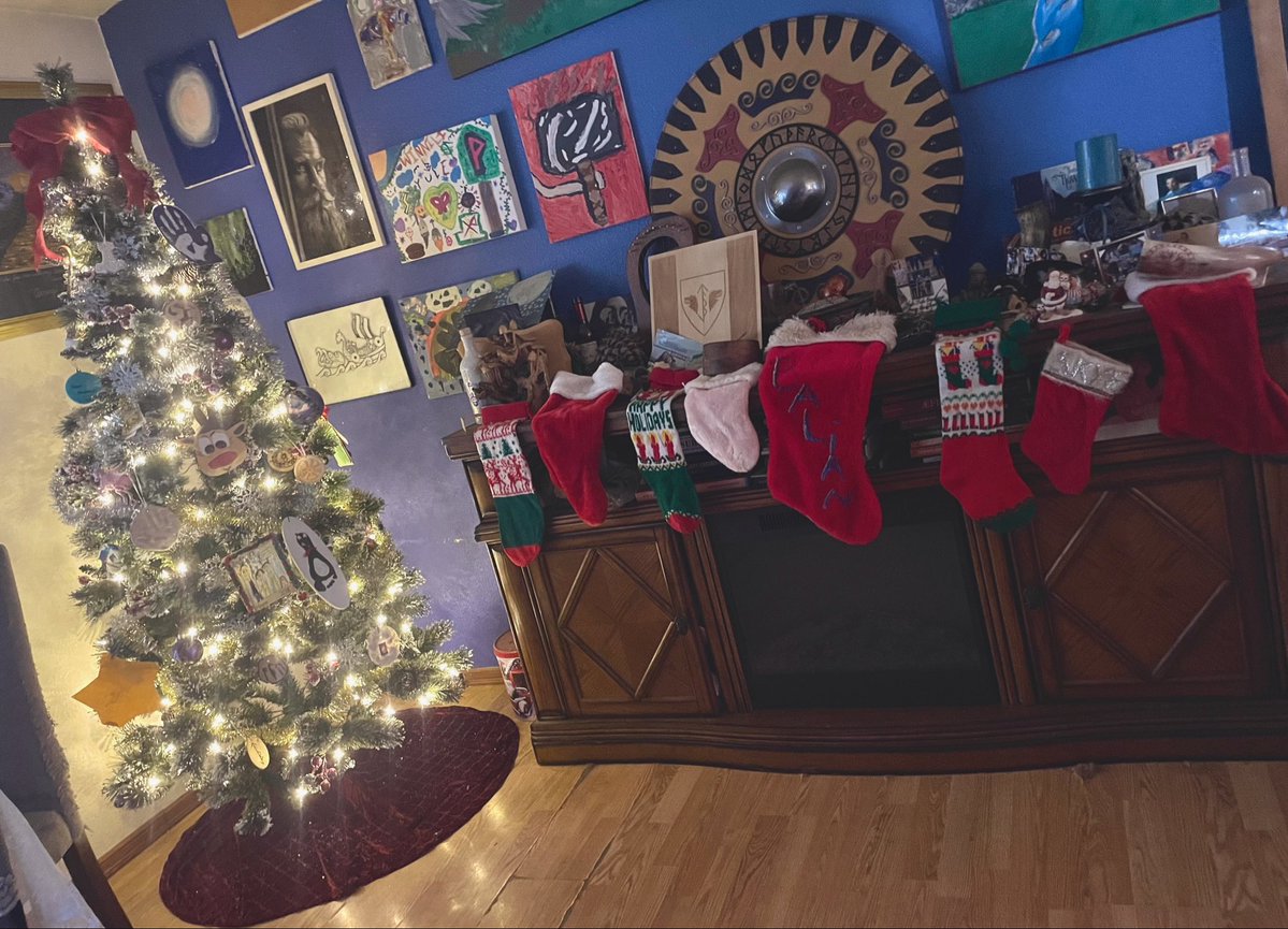 ItsABeckyThing's tweet image. #Tree #YuleTideGreetings @santaclauses I love this season! #Holidays #Christmas2025 #ChristmasTree #Yule