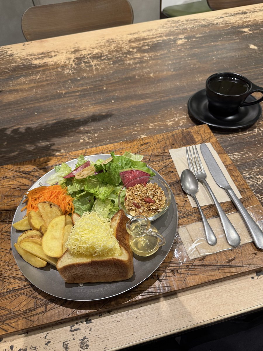 mandorara's tweet photo. 麹町にあるZTTo morningのはちみつバター。
野菜しゃきしゃき、ポテトほくほく、そしてパンふわふわで食材ひとつひとつ抜かりなしの逸品。
朝から美味しい朝食食べると1日の気分良くなるよね👍 https://t.co/d4SmHR8cB5