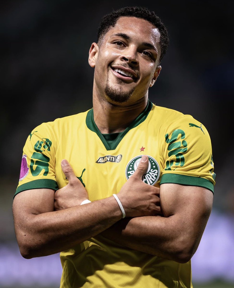 NJanfren's tweet image. Vitor Roque custou quase R$ 200 MILHÕES.

Pipocou na final do paulista,  pro Corinthians.

Pipocou nas oitavas da Copa do Brasil, pro Corinthians.

Pipocou na final da libertadores, pro flamengo.

Mas caro é só o Memphis Depay, né? O pipoqueiro aí vai ser protegido até quando?