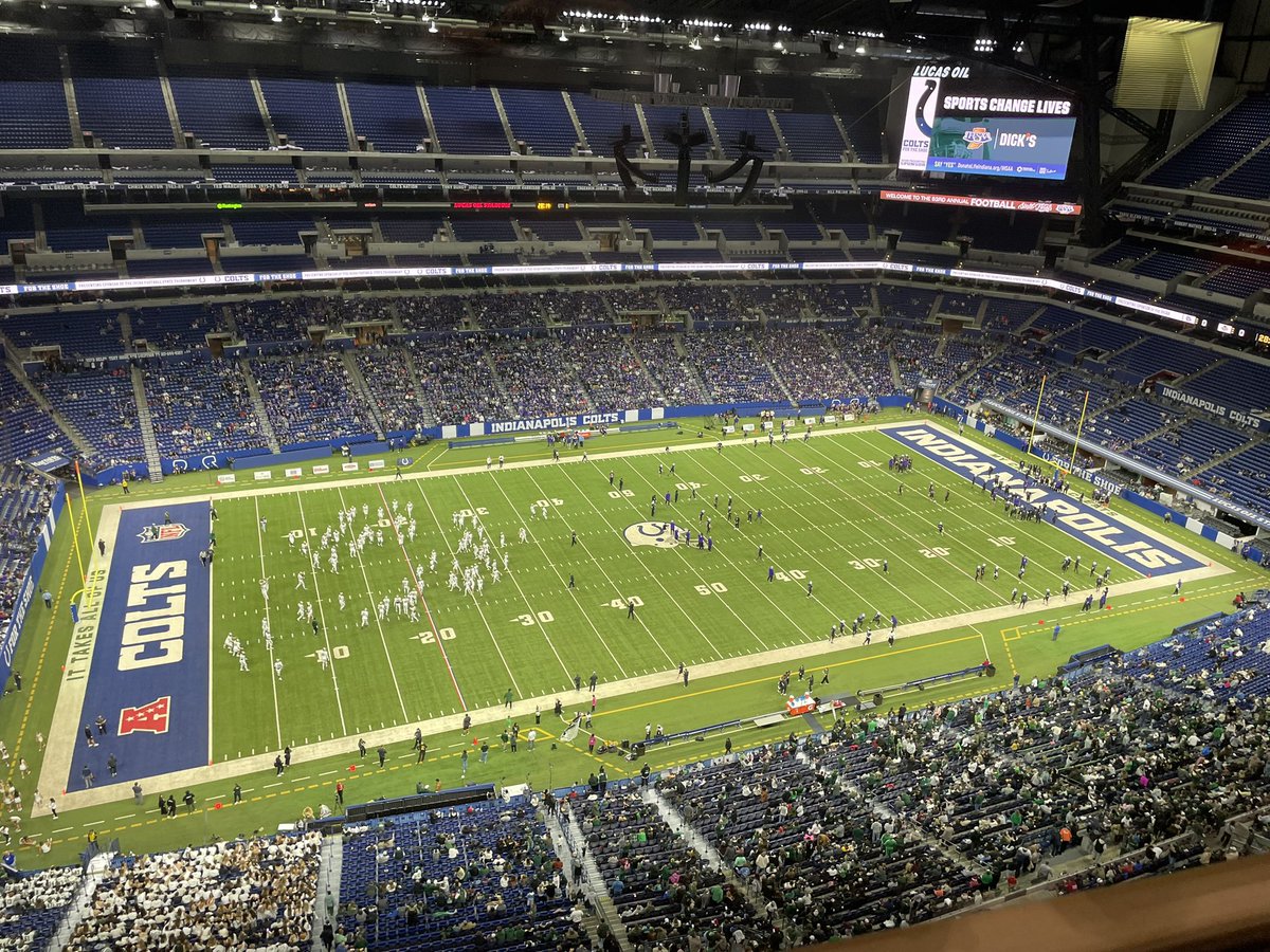 davidrjacobs10's tweet photo. Next up: the long-awaited 6A rematch between @ShamrockFB (11-2) and @bhsdogs (13-0)

Get your popcorn ready 🍿 

Kickoff in about 30 min

@IndianaPreps https://t.co/cQCcN4UKDt