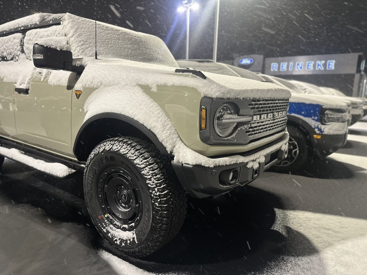 ❄️ Snow is falling! Stay safe out there!