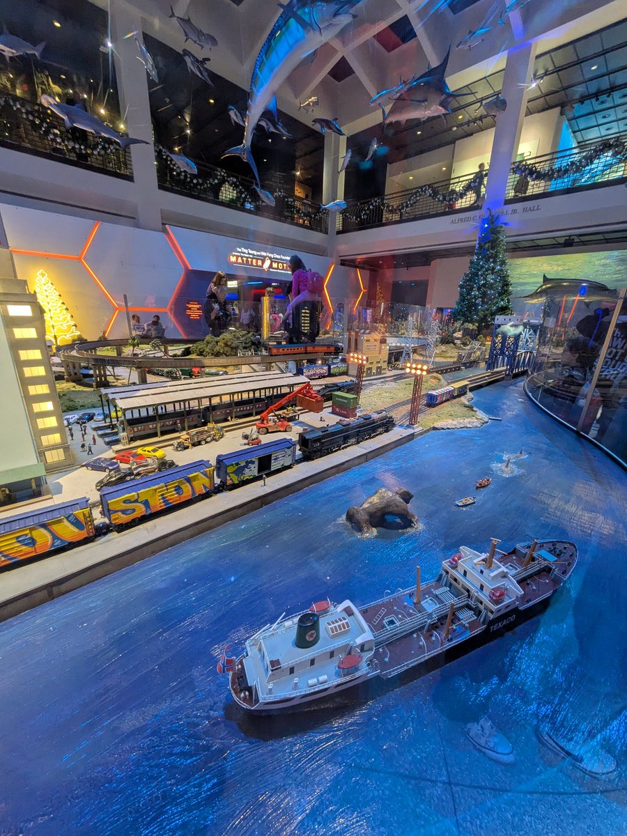LuaRhonald's tweet photo. The Trains Over Texas exhibit is an annual holiday tradition at the Houston Museum of Natural Science. #trainsovertexas #modeltrains @hmns https://t.co/1y7eXFLVIJ