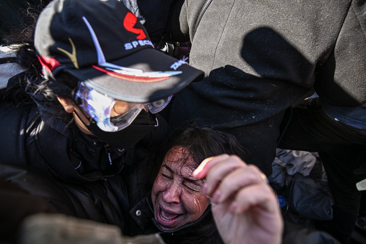 Dean_Moses's tweet image. Mayhem erupted outside of a Chinatown parking garage on Saturday after protesters learned of a massive ICE presence inside.

Story: amny.com/new-york/manha…