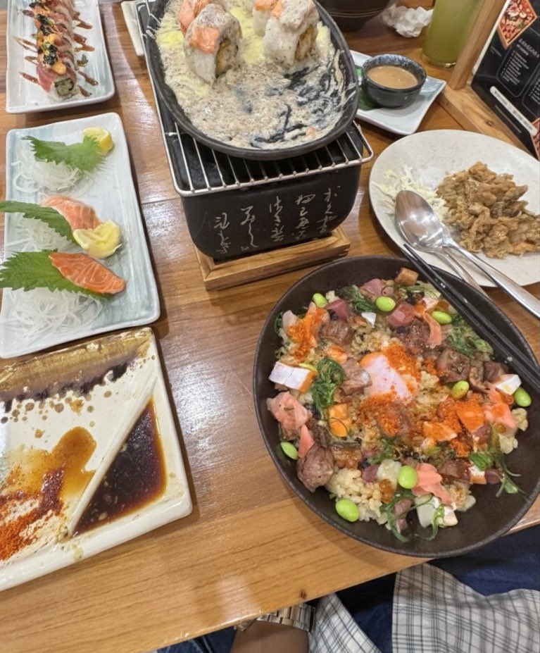 mapwahan's tweet photo. Full belly, full heart. Credit to ookami-san! https://t.co/GLT6YfD2nx