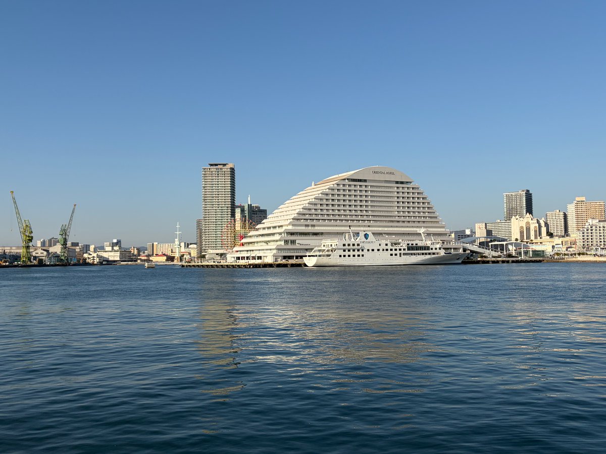 今日は神戸建築祭で垂水図書館にてツアーガイドをします。朝は神戸港を散歩。