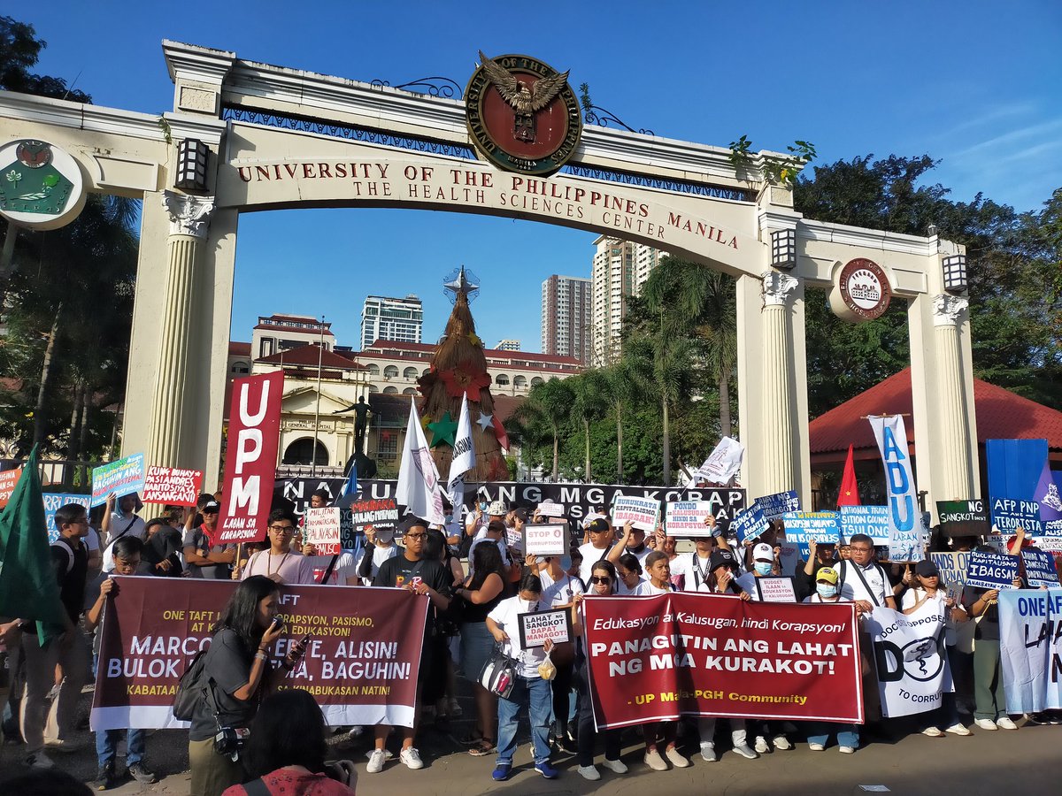 NOW | Students and faculty of One Taft alliance convene in front of the PGH Oblation to stage a protest ahead of the nationwide mobilization at Luneta today, November 30. 

They enjoin fellow students and educators to fight for their rights as Bonifacio and the Katipunan did.