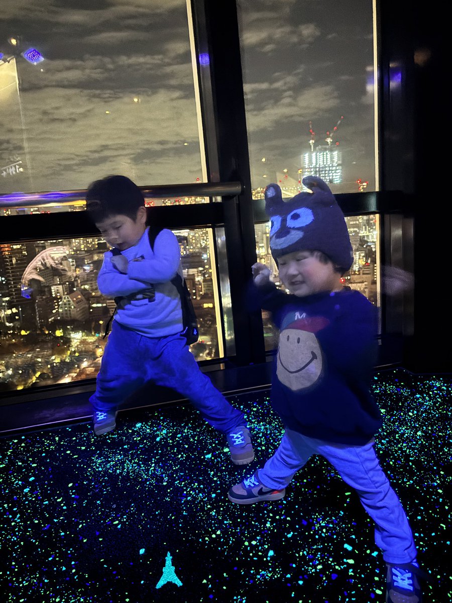 🍂11月も終わり…🍂
あっという間に、今月も終わります💦
そして、2025年も残すところ、1ヶ月‼️
昨日は息子2人との約束
【東京タワーが見たい🗼】を叶えてきました✨

【今月の振り返り】
①自主制作LPが一本終わりそう‼️（デザインのみ）
②ココナラ、改善しご依頼に繋がりました