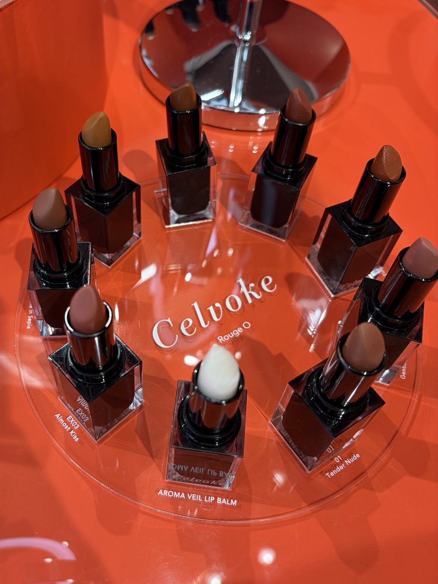 ohadashittori's tweet image. 大好きなCelvokeの新作リップRouge OのPOPUPに行ってきたよ💋

Celvokeのリップはテラコッタとシアーサンドを昔から何本も使ってるんだけど、今回の新作は色付きもナチュラルで全色気になる😮‍💨

とくに01、04、05が気になった🥺🫶

#ルージュオーモーメント #Celvoke