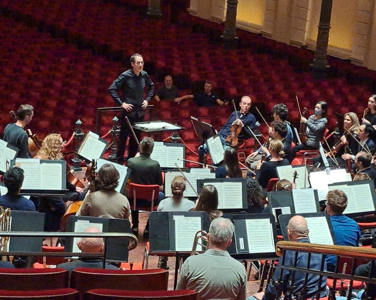 Beautiful to be back at the Concertgebouw to perform our second concert tonight with the superb <a href="/ResidOrkest/">Residentie Orkest</a> and <a href="/cellojuliahagen/">Julia Hagen</a>. Looking forward!!!!