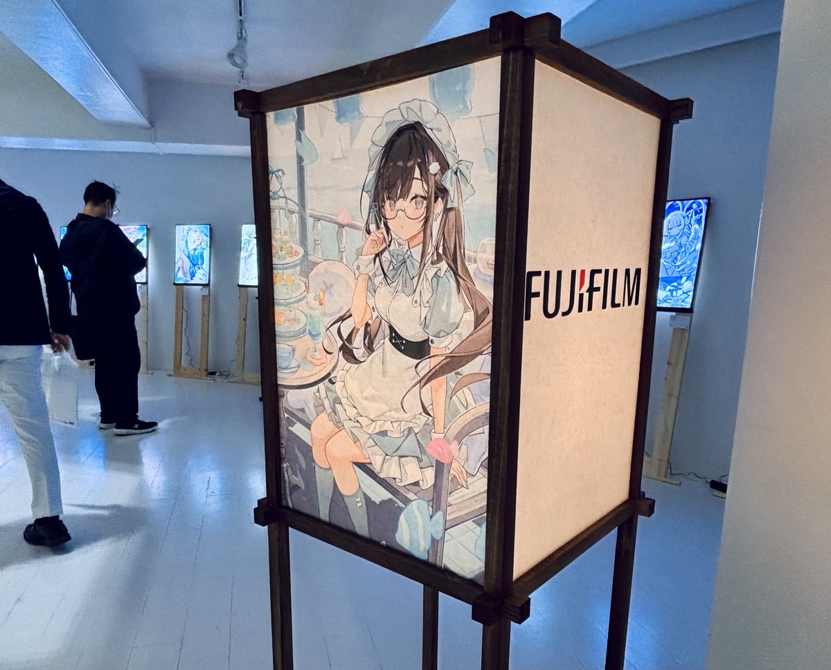 今日も10時から光る美少女展2025開催！作品展示いただいてます