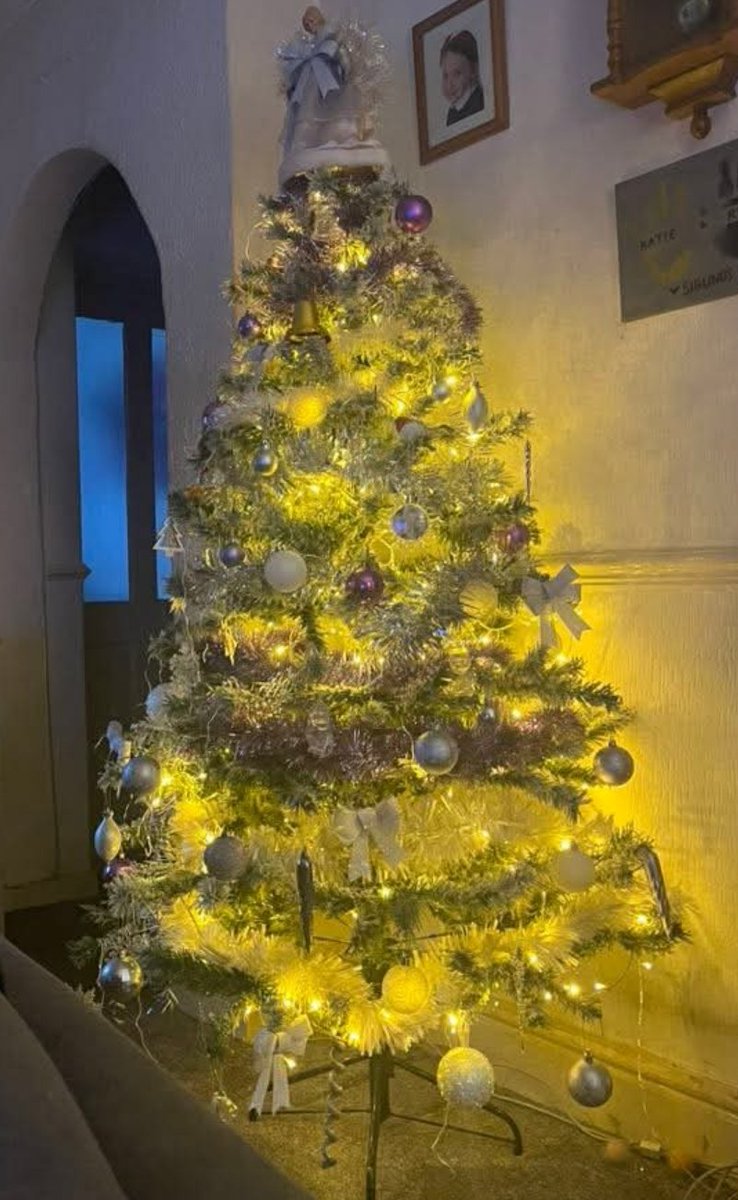 Mates tree has jaundice