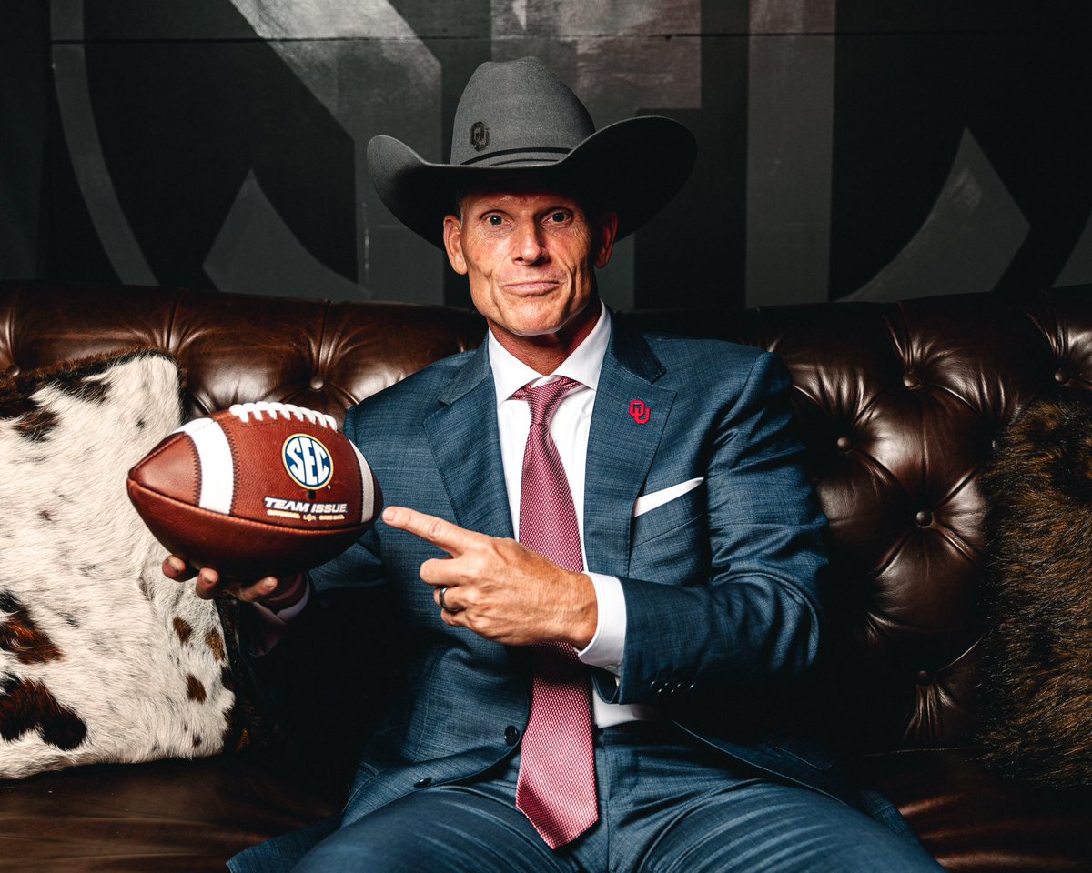 DryfitVenables's tweet image. Brent Venables and Oklahoma go from 6-7 in 2024 to 10-2 and a trip to the College Football Playoff in 2025.

With one of the toughest schedules in the SEC and the entire country.

10-2!

Simply a miraculous turnaround that changes the trajectory of the program.

BOOMER!