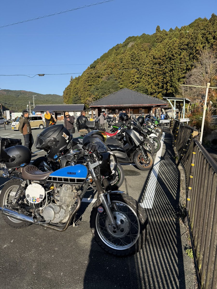 今日は同級生12台でツーリング目的地はKCBMで浜名湖競艇場　カワサキの大型がずらーり。
#三河三石