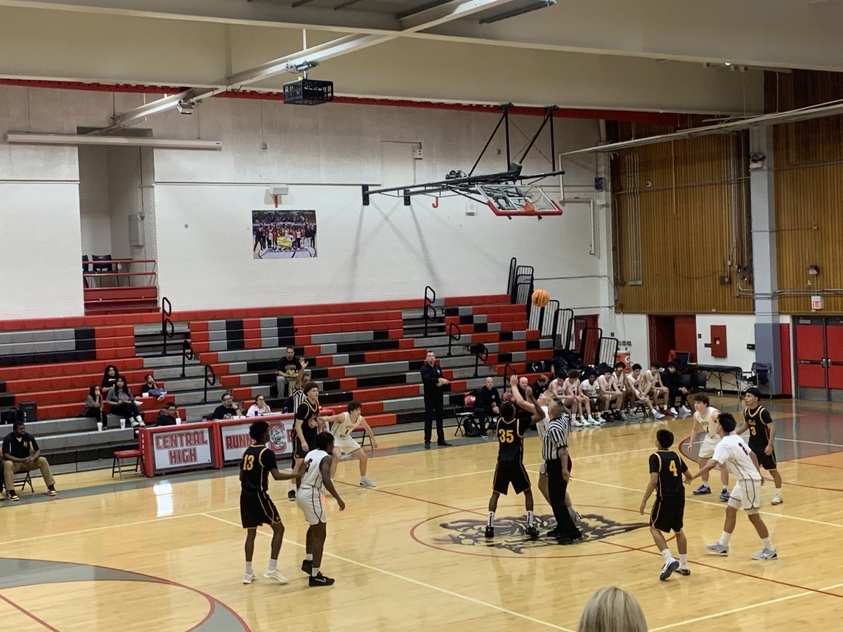 Factorybball's tweet photo. Desert Mt 77
Maryvale 58  F 
No ace for MV today. 3rdQ Amaurie turned it on goin to the basket, and game broke open. JaxonG also a very solid gm for dm. #puhsd https://t.co/IQmJpMm4kB