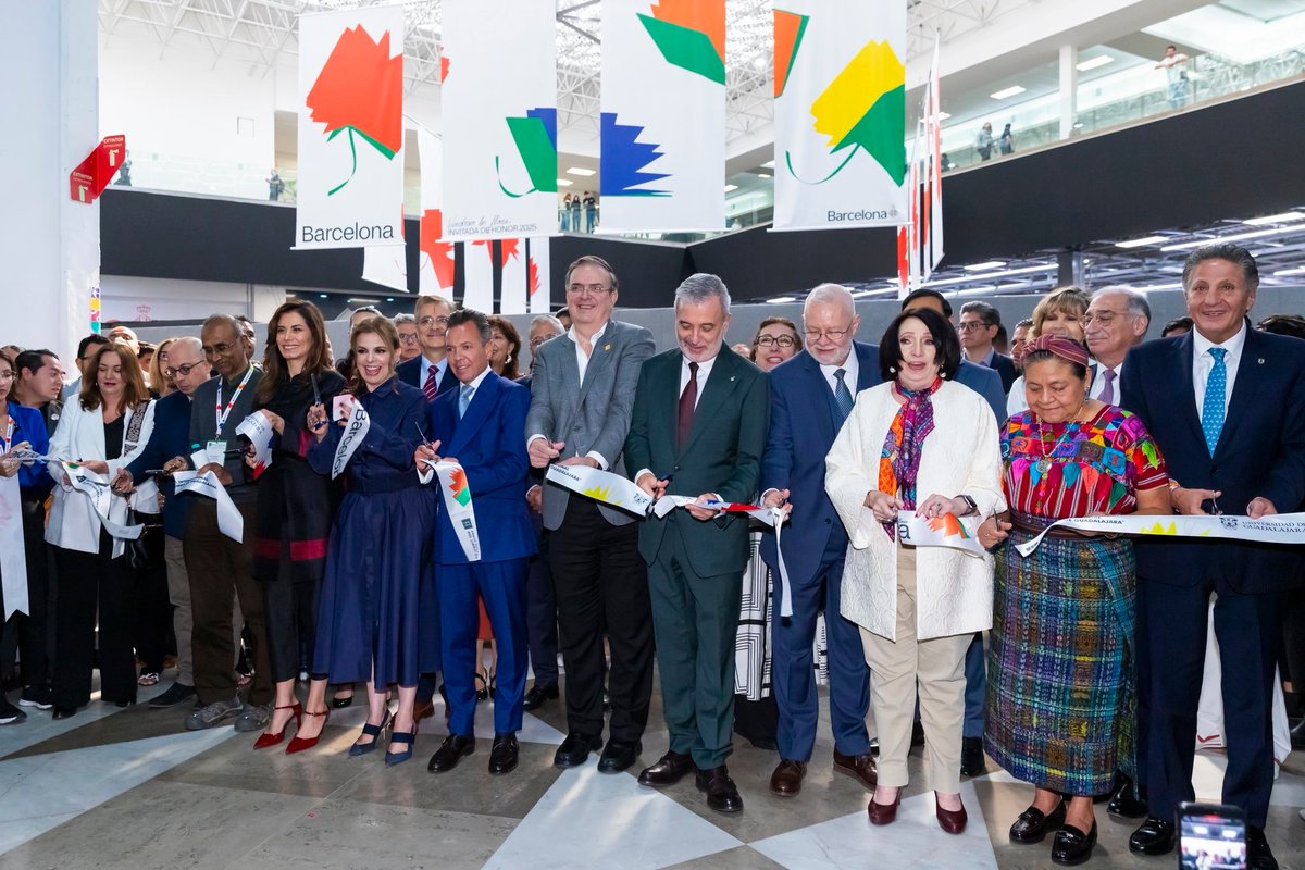 Acudí a la inauguración de la <a href="/FILGuadalajara/">FIL Guadalajara</a> 📚✨.

Estoy muy emocionada por el <a href="/EncCaricatura/">Enc.de Caricatura</a>  y <a href="/ArpaFIL/">ArpaFIL</a>, actividades que desde el <a href="/CUAAD_UdeG/">CUAAD_UdeG</a> se realizarán en el marco de la FIL.🤗