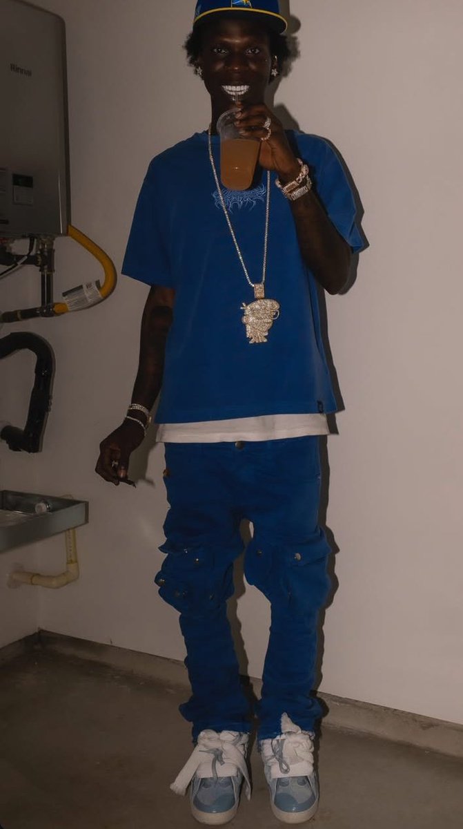 vibeztalk's tweet image. Idolo just unlocked a fresh customised piece — shining heavy 💎✨