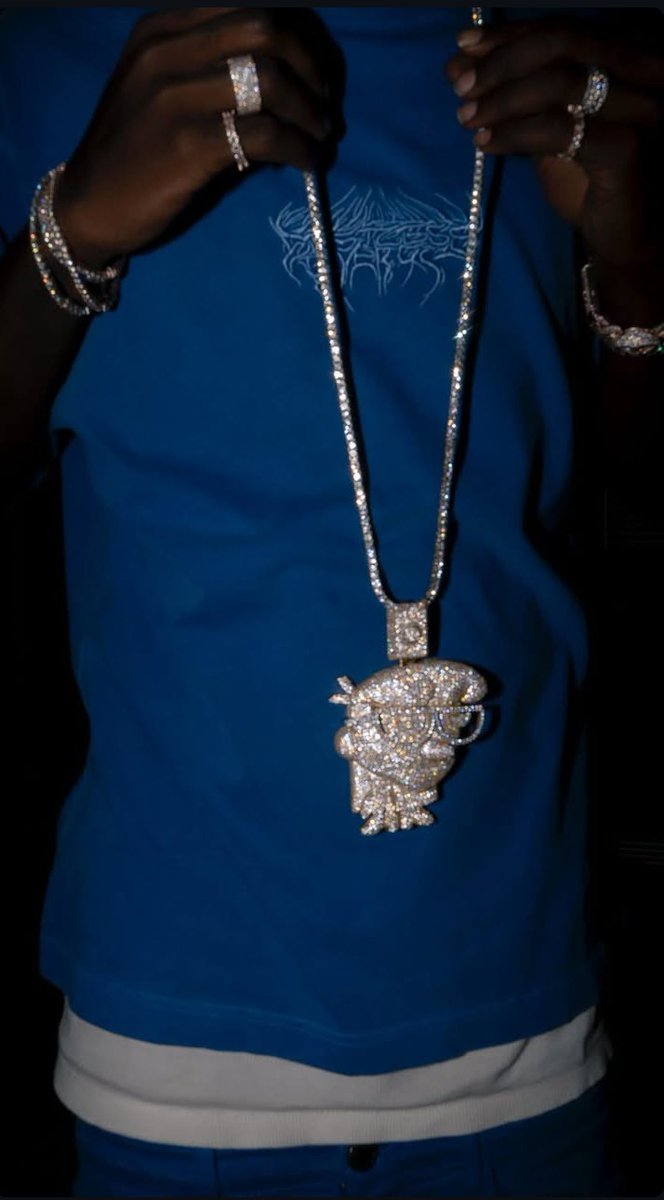 vibeztalk's tweet image. Idolo just unlocked a fresh customised piece — shining heavy 💎✨