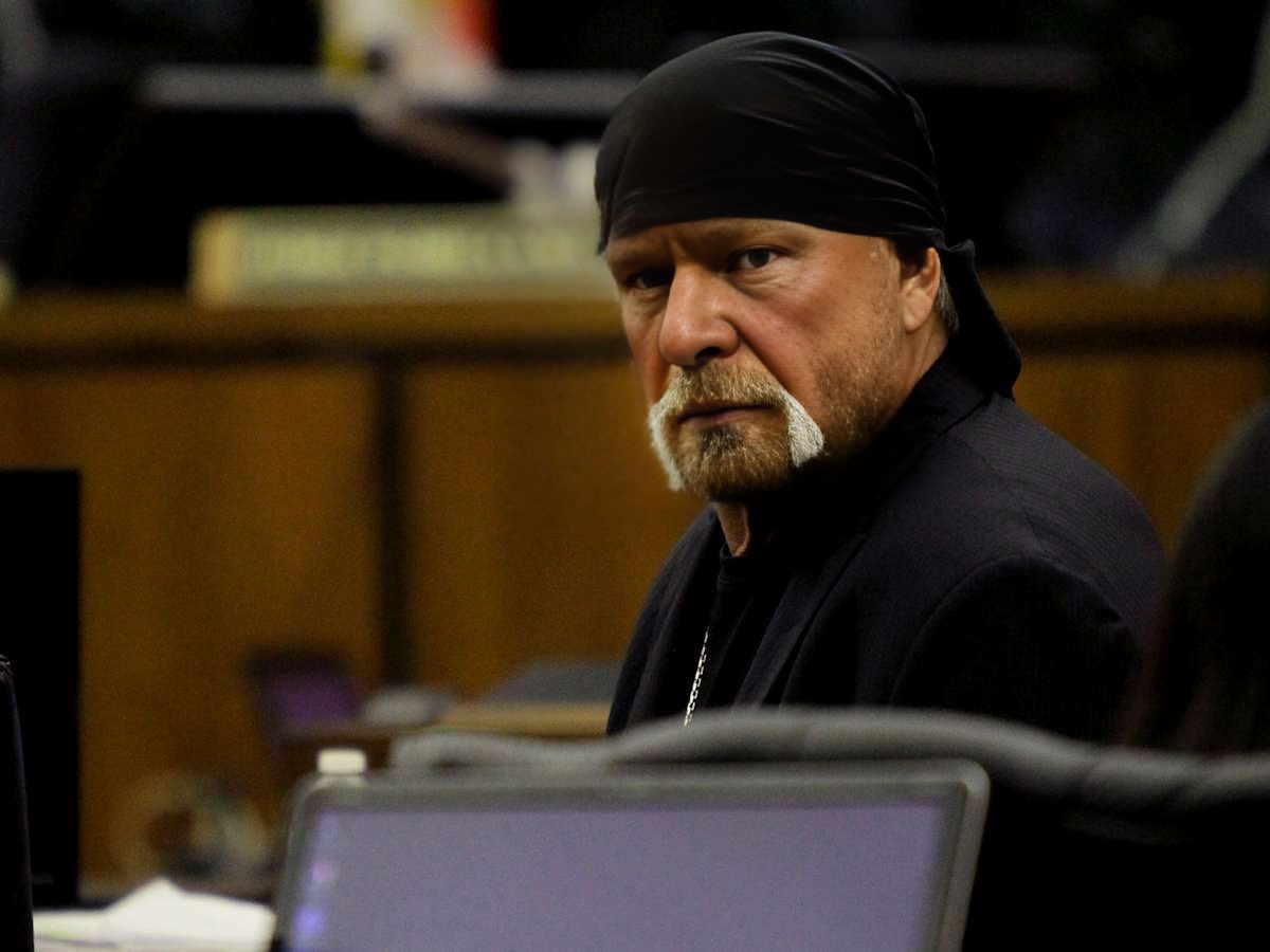 Brock Lesnar after they told him he had to stand in a cage for 25 minutes: #SurvivorSeries