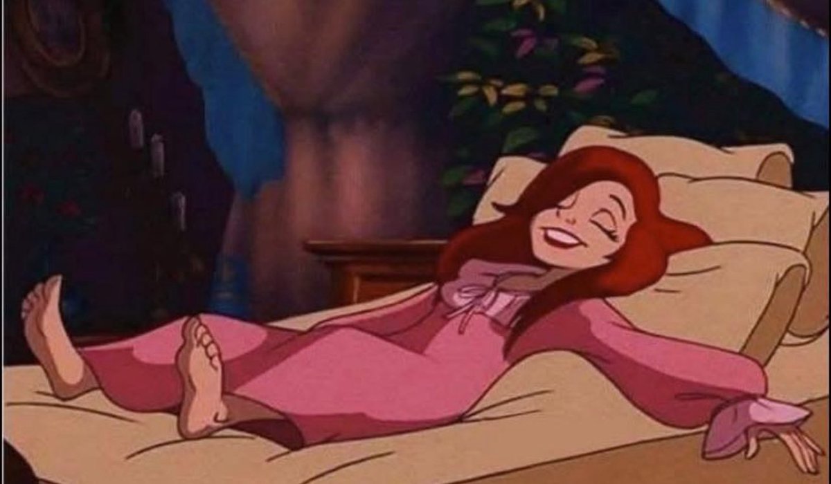 Guarromantico_'s tweet image. La gente piensa que quedarse en casa es soledad.

Yo le llamo paz absoluta: