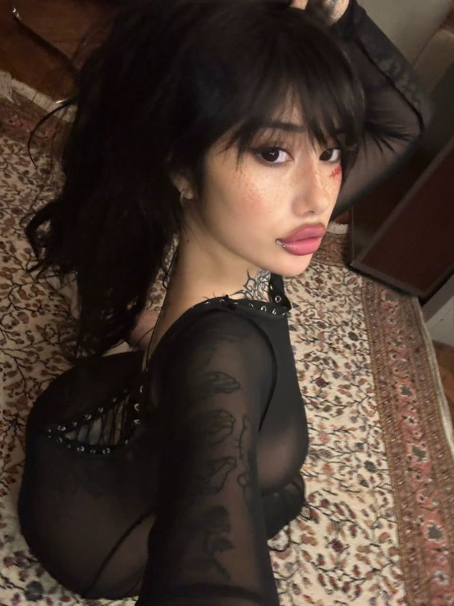 bjdmuse's tweet image. hit me up when u feel vulnerable I will wait