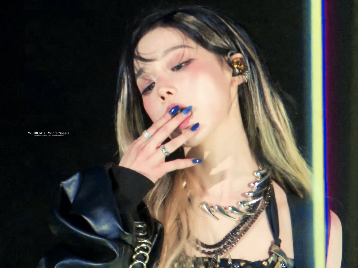 karwinfan's tweet image. something lesbian just happened