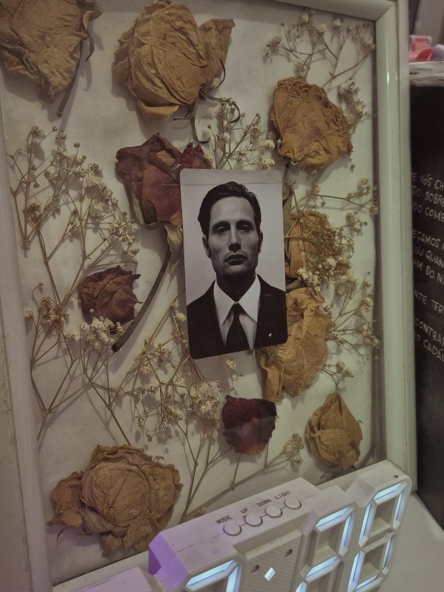 lecterb3lls's tweet image. daqui 20 anos quando eu tiver uma filha eu vou mostra essa foto pra ela e dizer que é o pai dela que morreu na guerra