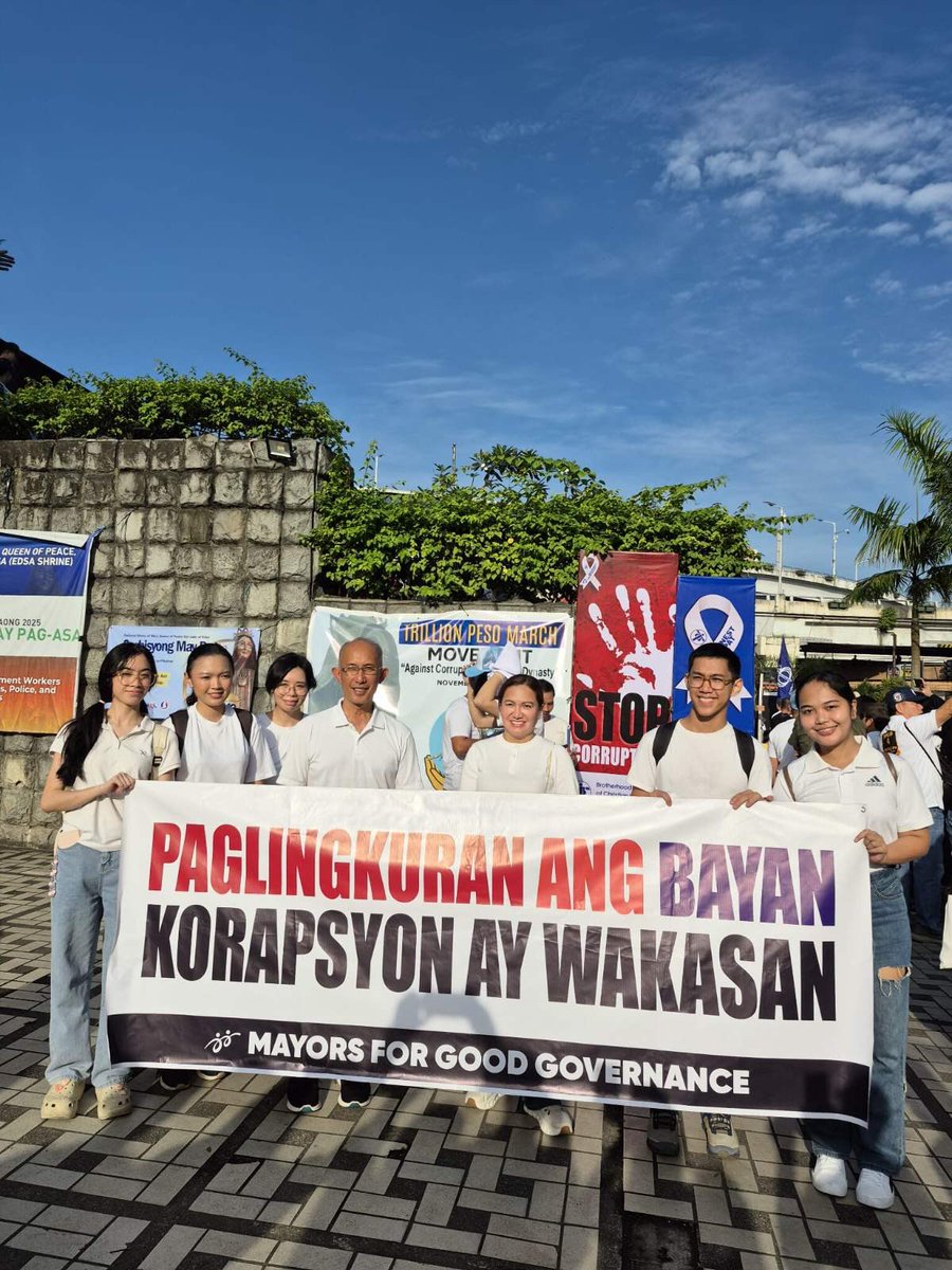 newswatchplusph's tweet image. “KORAPSYON AY WAKASAN”

LOOK: The Mayors For Good Governance, led by former ICI adviser and Baguio City Mayor Benjamin Magalong, is now at the EDSA Shrine in Quezon City for the Trillion Peso March on Sunday, Nov. 30 | @bylancemejico 

📸M4GG