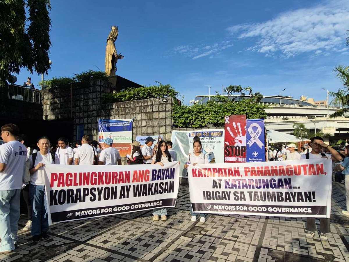 newswatchplusph's tweet image. “KORAPSYON AY WAKASAN”

LOOK: The Mayors For Good Governance, led by former ICI adviser and Baguio City Mayor Benjamin Magalong, is now at the EDSA Shrine in Quezon City for the Trillion Peso March on Sunday, Nov. 30 | @bylancemejico 

📸M4GG