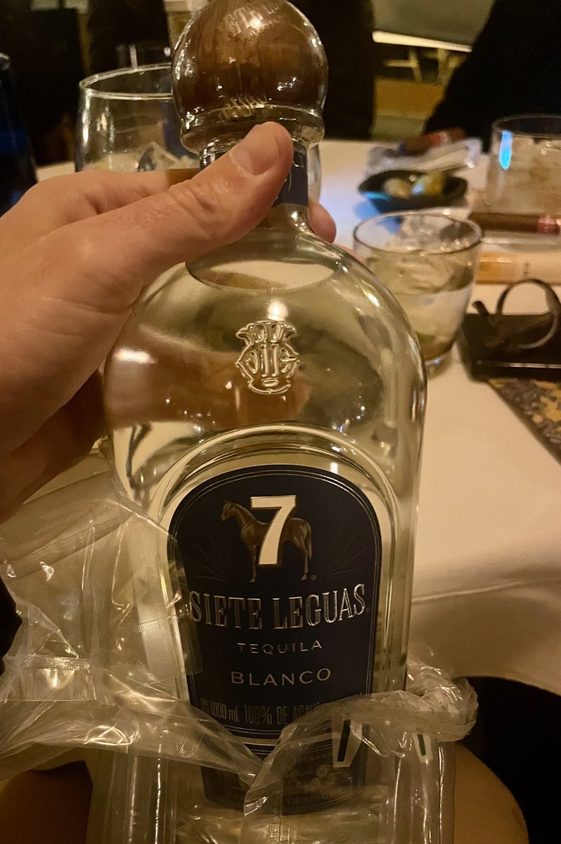 “Toma, para los enjuagues de antes de ir a dormir”.